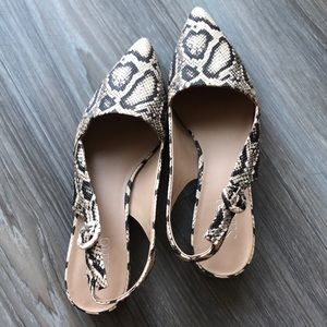 NEVER WORN!! Beautiful flats